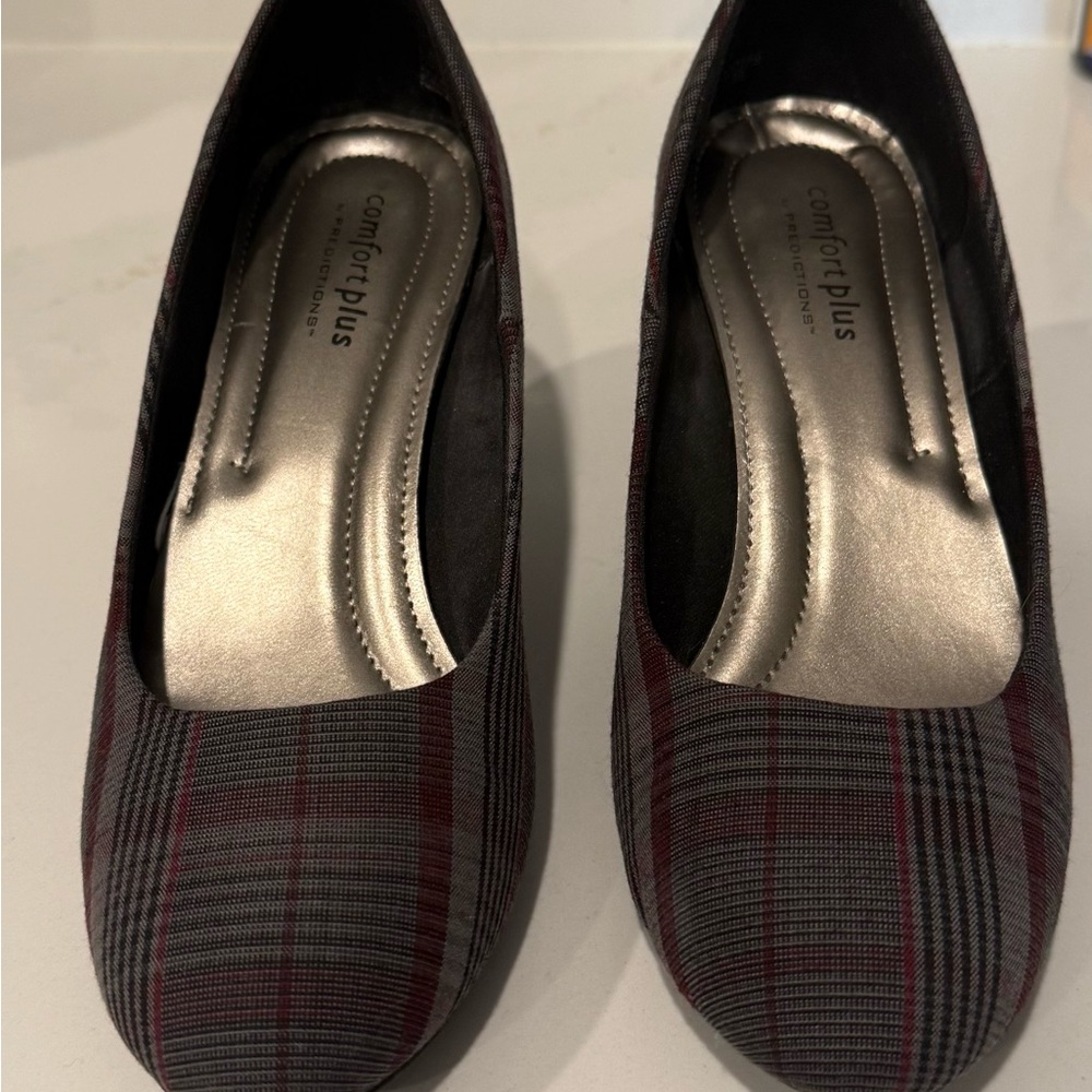 Comfort Plus by Predictions Women's Plaid Heels Multi-colored. Women’s size 7